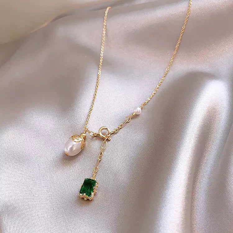 ELEGANT GREEN sale CRYSTAL NECKLACE